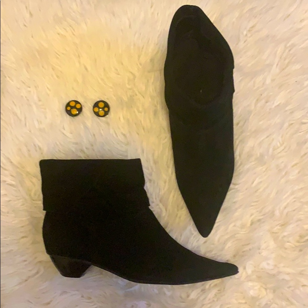 Via Uno ankle booties